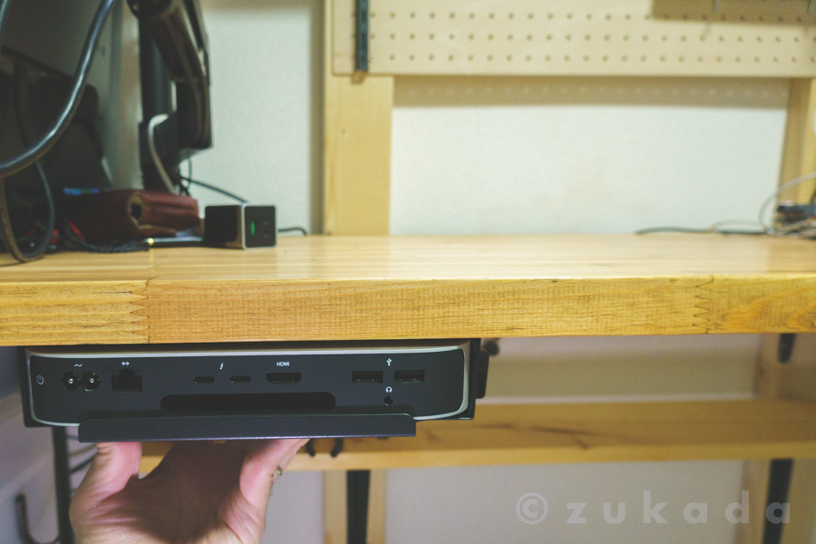 VESA マウントアダプタを使って Mac Mini を壁面設置した | ずかだ雑記帳